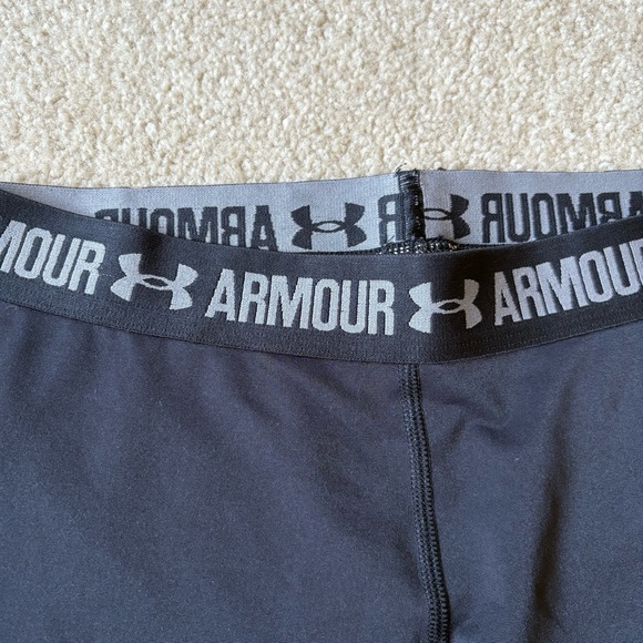 Under Armour Compression Shorts - Picture 2 of 5